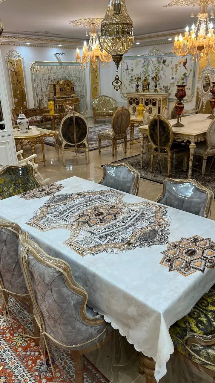 رومیزی مخمل شانل درجه یک رنگ زمینه کرم مدلB20058 - 1