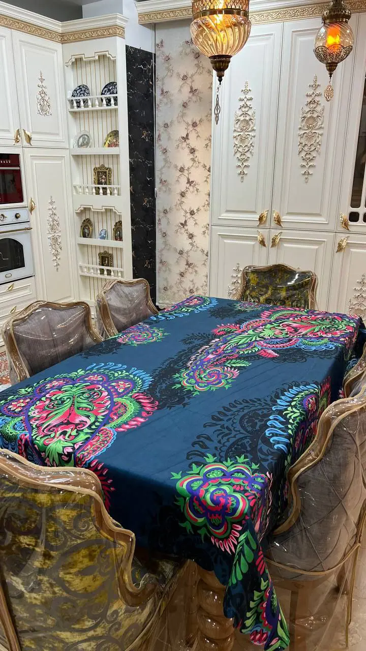 رومیزی مخمل شانل درجه یک رنگ زمینه سرمه ای طرح بته جقه B20069 - 1