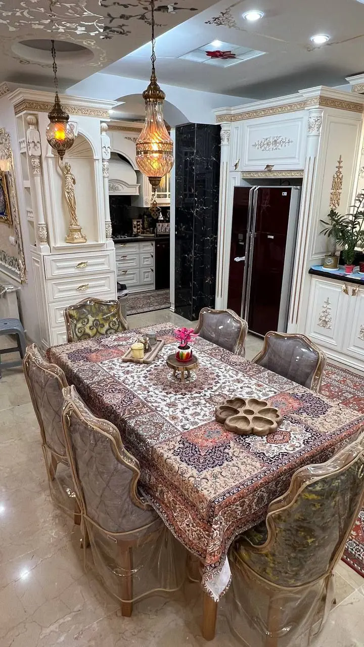 رومیزی مخمل شانل درجه یک طرح فرش اصیل تبریزمدل B20042 - 1