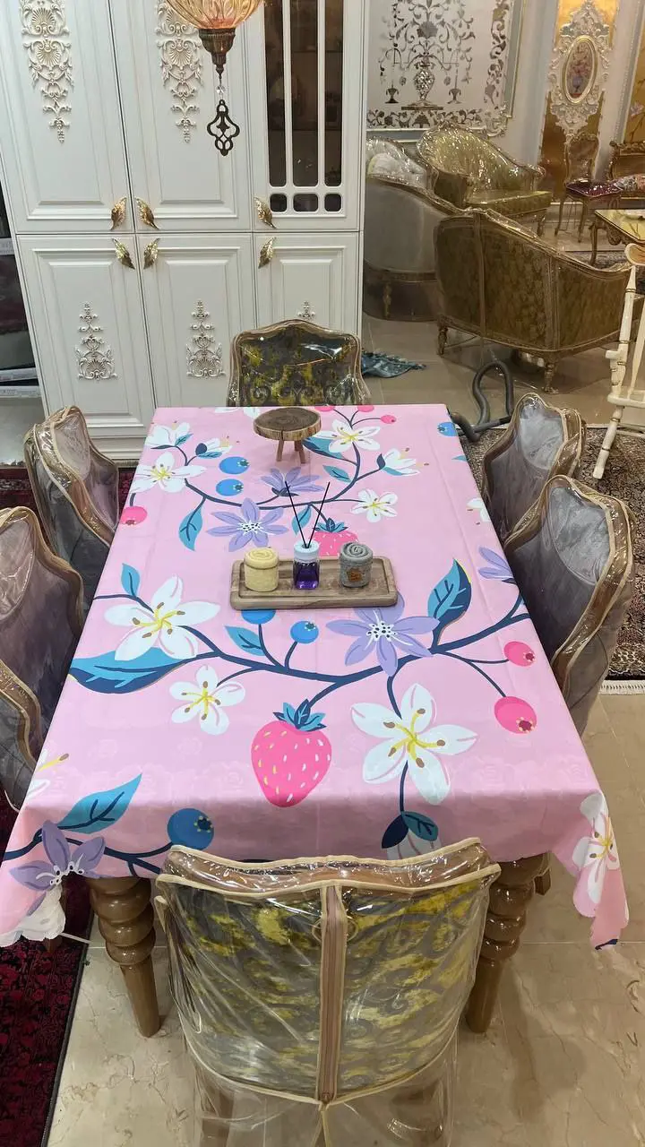 رومیزی مخمل شانل درجه یک رنگ زمینه صورتی مدل B20134 - 1