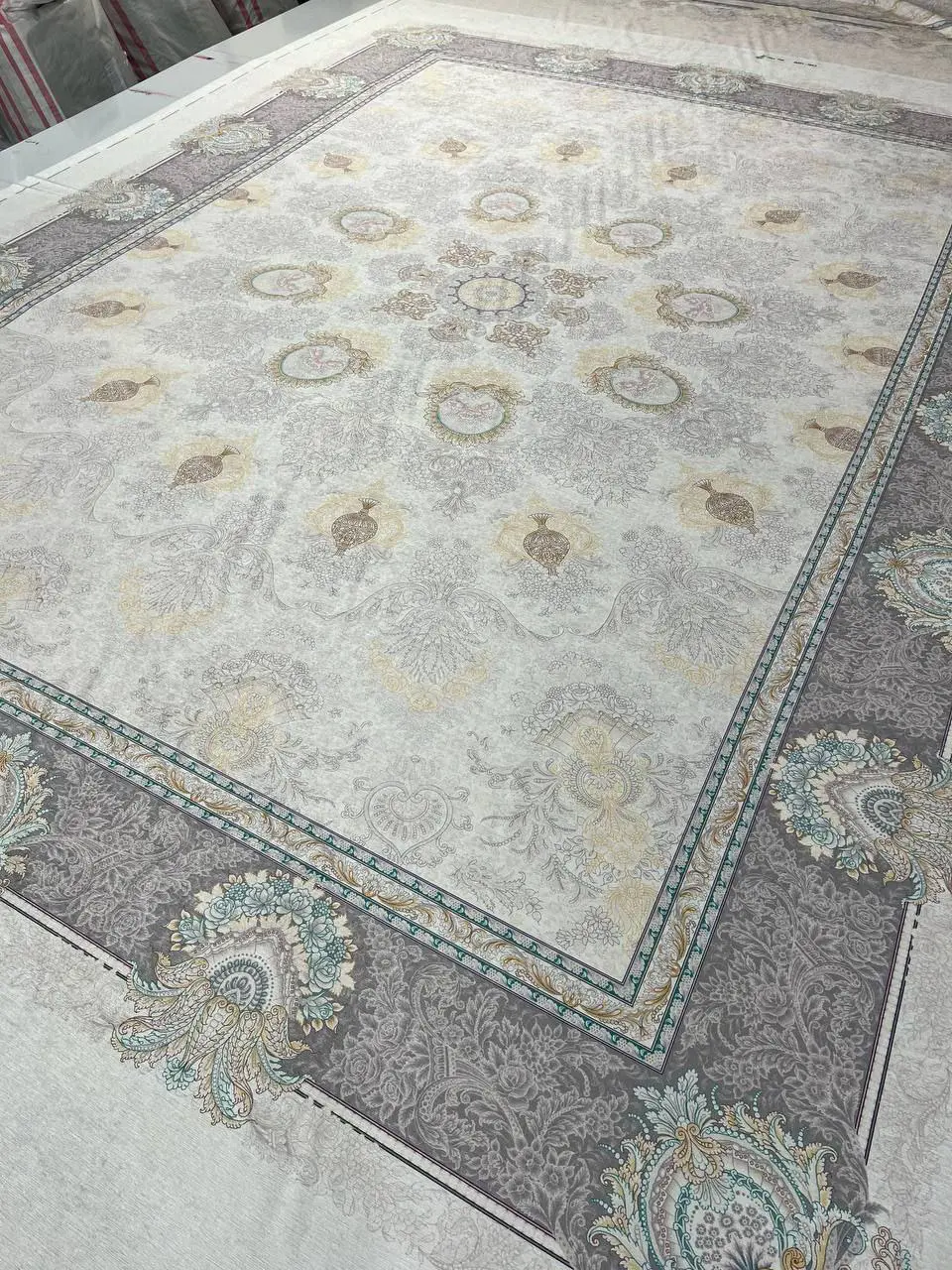 فرشینه ترمزدار و ریشه‌دار طرح نرسا کد C656 - 1