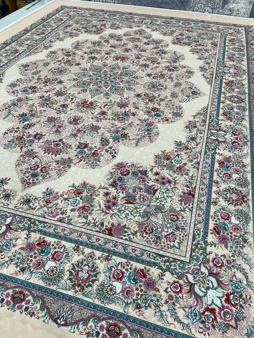 روفرشی کشدار مخمل شانل کد C491 – زیبایی کلاسیک با طراحی خاص - 1