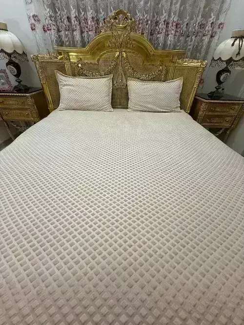 کاور تشک دو نفره عرض 160 رنگ کرم مخمل حبابی کشدار طرح لوزی  - ارسال فوری - 1