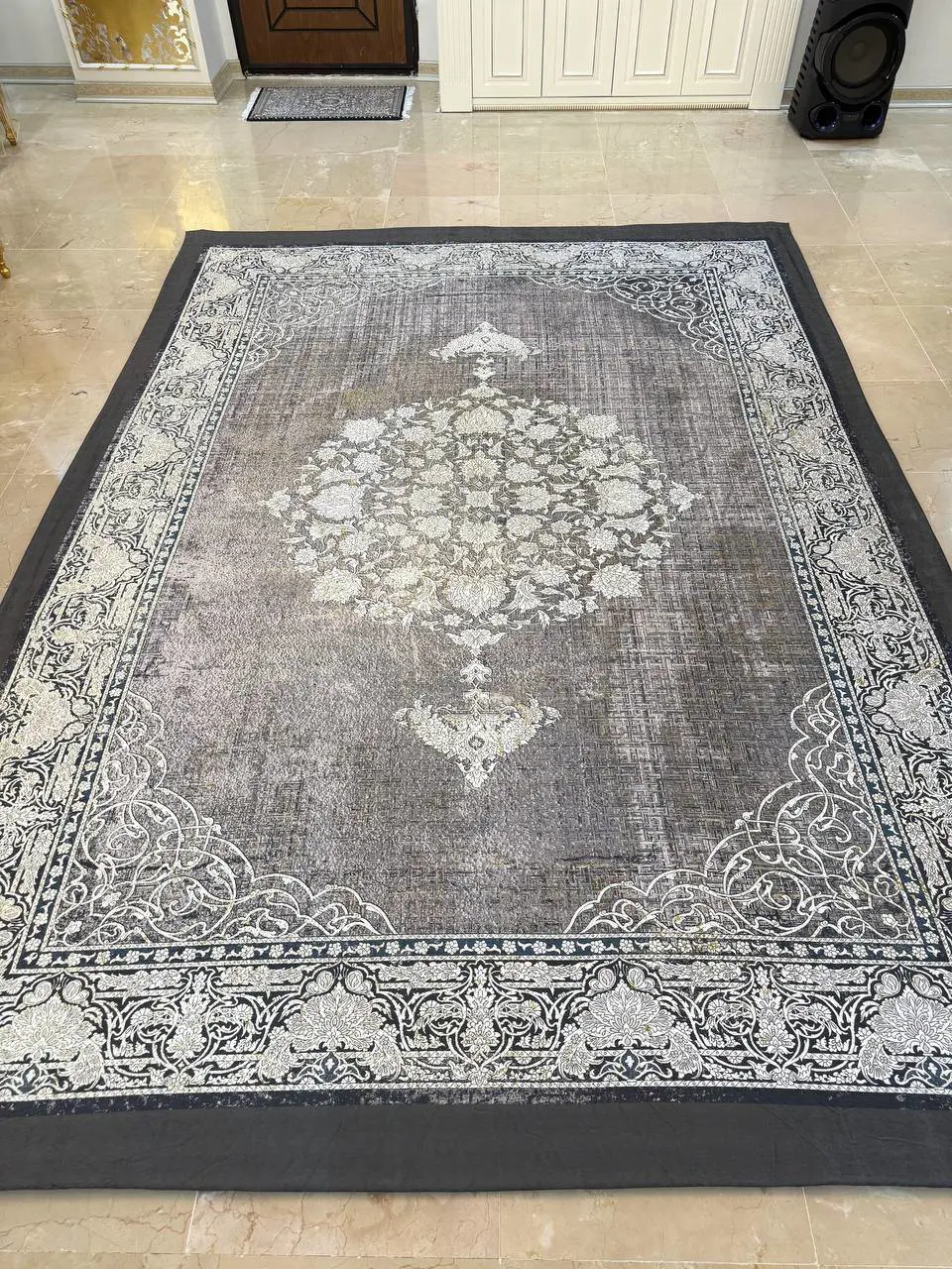 روفرشی کشدار مدرن کد B2570 - زمینه کرم با ترکیب طوسی و سرمه‌ای - 1