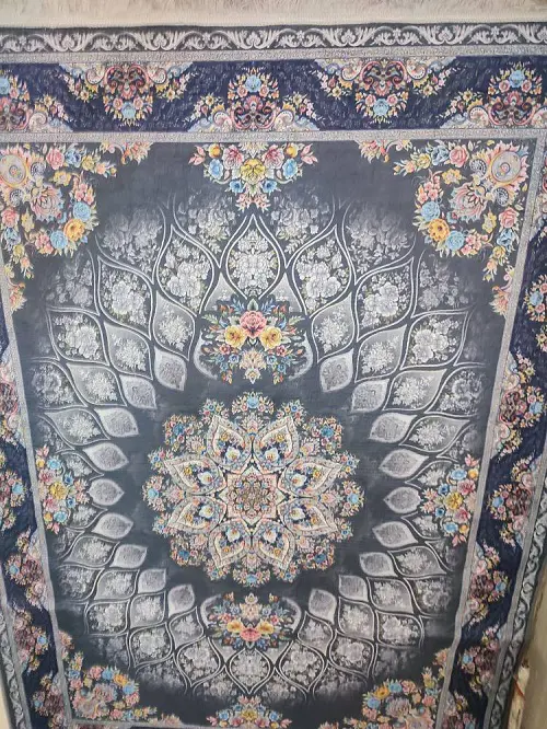 قالیچه نمدی 6 متری مدل گل‌فرنگ و ترنج شعاعی کد 052 - 1
