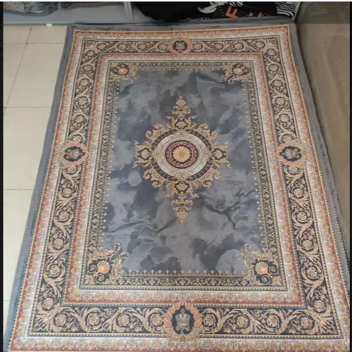 انتخاب طرح و رنگ قالیچه نمدی